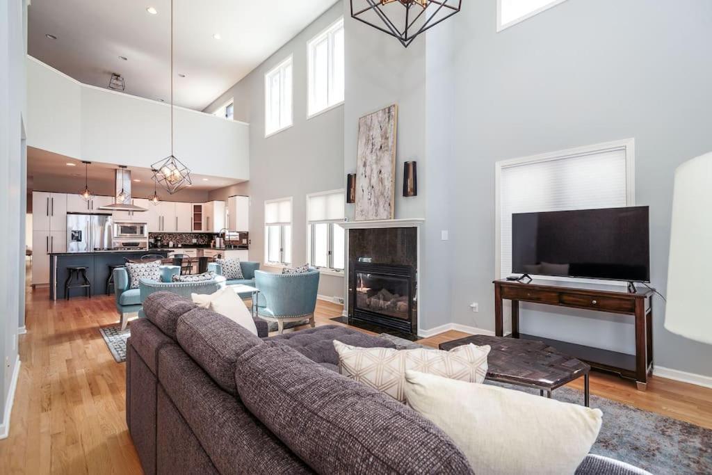 Eclectic Stylish And Cozy Milwaukee Unit Villa ภายนอก รูปภาพ