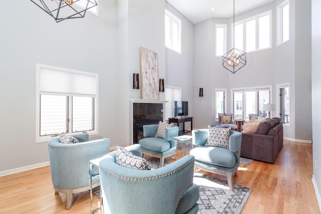 Eclectic Stylish And Cozy Milwaukee Unit Villa ภายนอก รูปภาพ