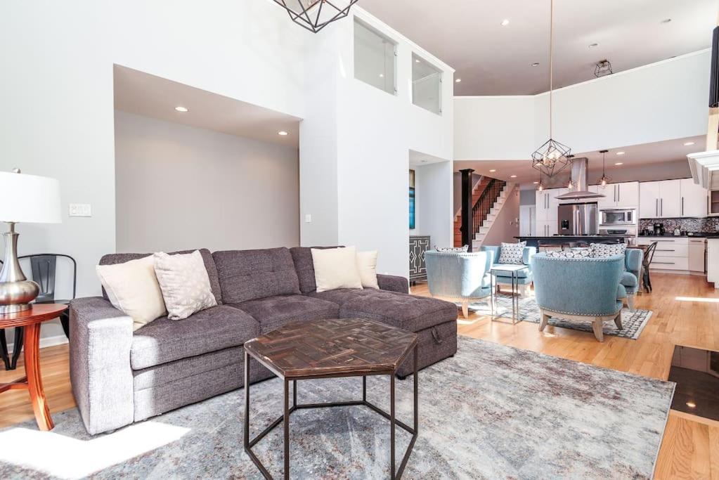Eclectic Stylish And Cozy Milwaukee Unit Villa ภายนอก รูปภาพ