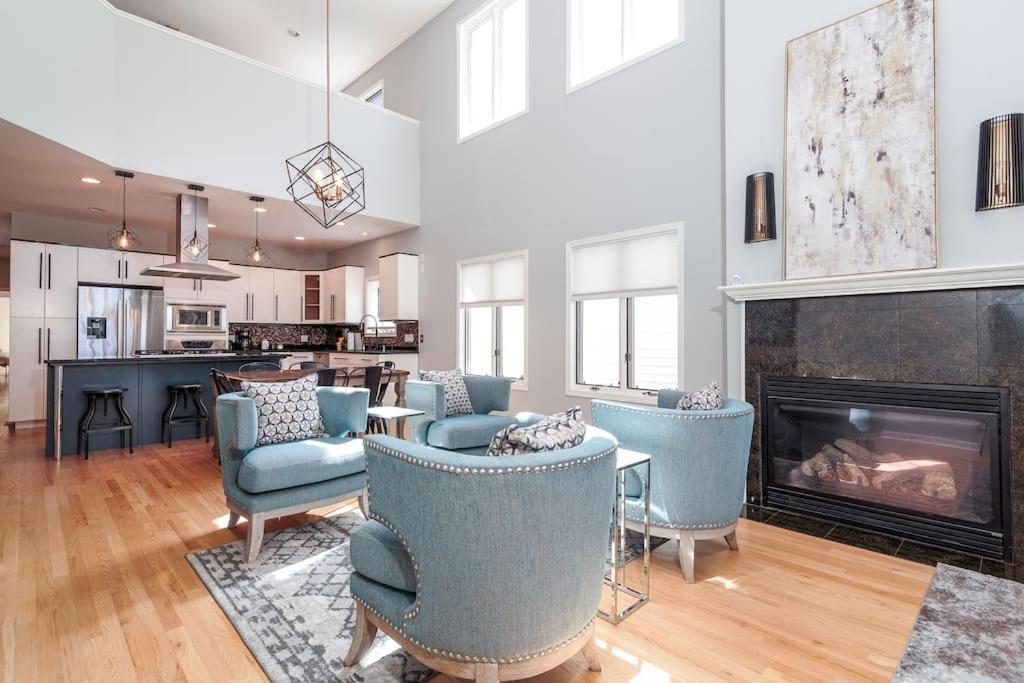 Eclectic Stylish And Cozy Milwaukee Unit Villa ภายนอก รูปภาพ
