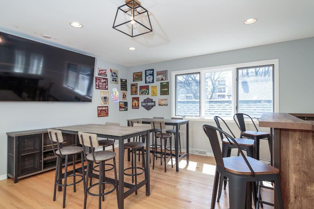 Eclectic Stylish And Cozy Milwaukee Unit Villa ภายนอก รูปภาพ