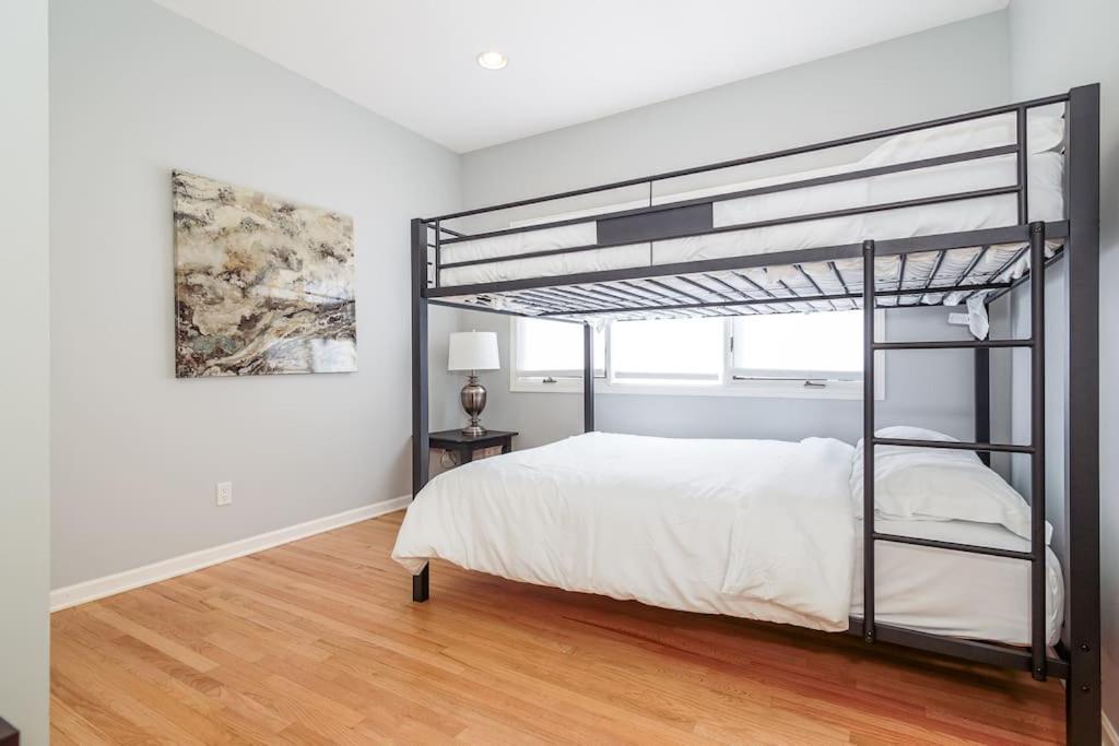 Eclectic Stylish And Cozy Milwaukee Unit Villa ภายนอก รูปภาพ