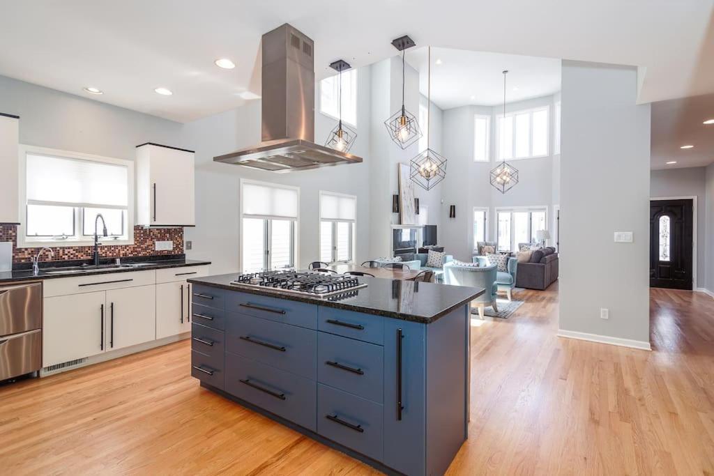 Eclectic Stylish And Cozy Milwaukee Unit Villa ภายนอก รูปภาพ