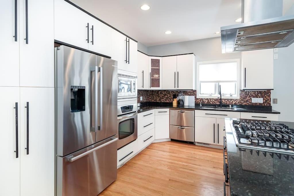 Eclectic Stylish And Cozy Milwaukee Unit Villa ภายนอก รูปภาพ