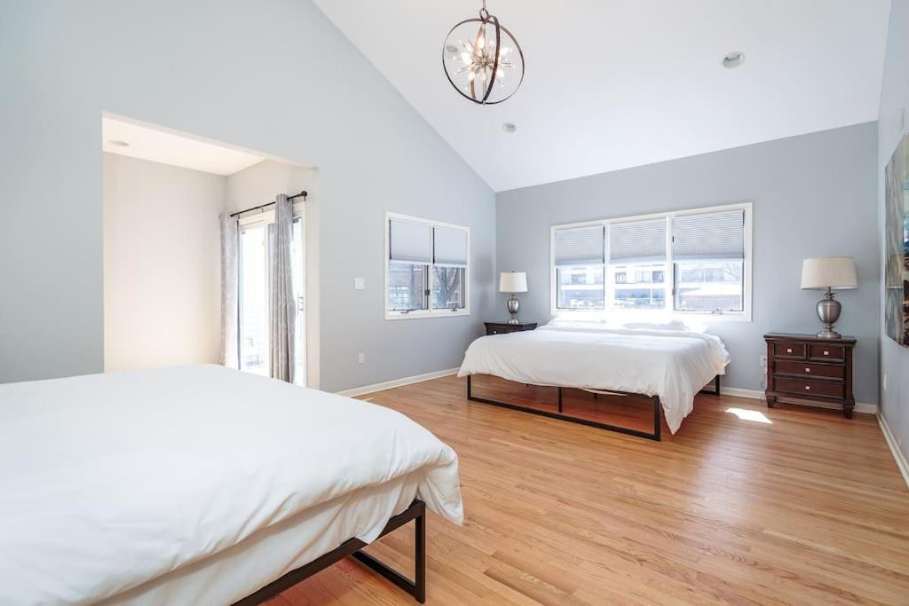 Eclectic Stylish And Cozy Milwaukee Unit Villa ภายนอก รูปภาพ