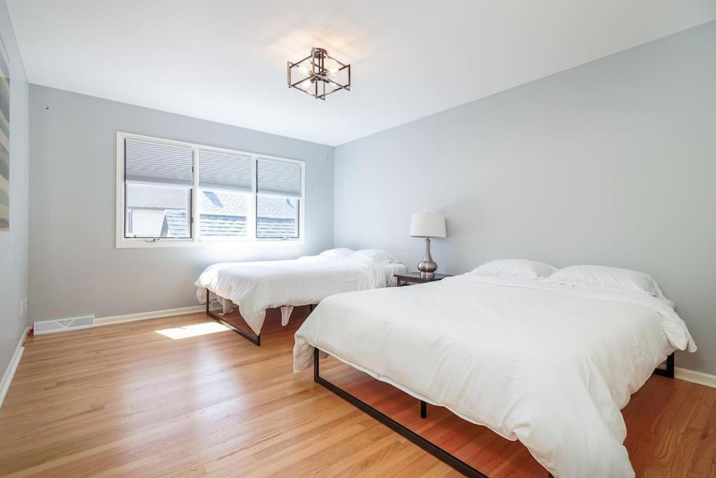 Eclectic Stylish And Cozy Milwaukee Unit Villa ภายนอก รูปภาพ