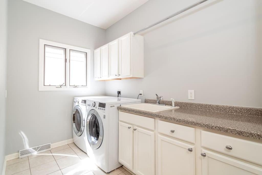 Eclectic Stylish And Cozy Milwaukee Unit Villa ภายนอก รูปภาพ