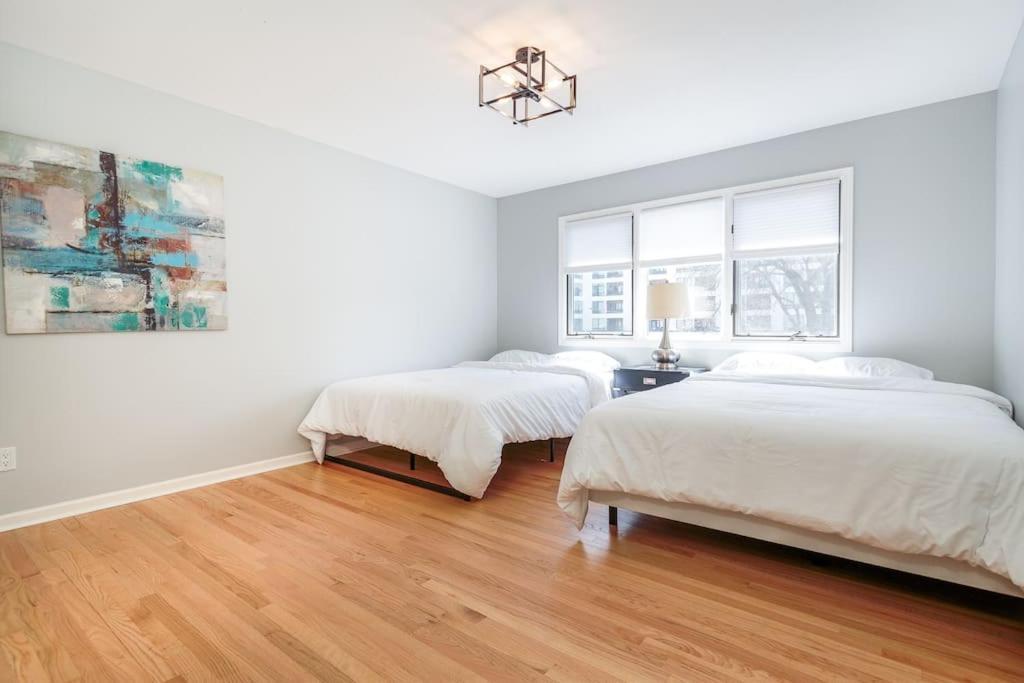Eclectic Stylish And Cozy Milwaukee Unit Villa ภายนอก รูปภาพ