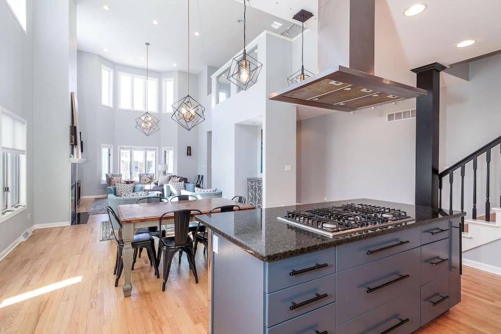 Eclectic Stylish And Cozy Milwaukee Unit Villa ภายนอก รูปภาพ