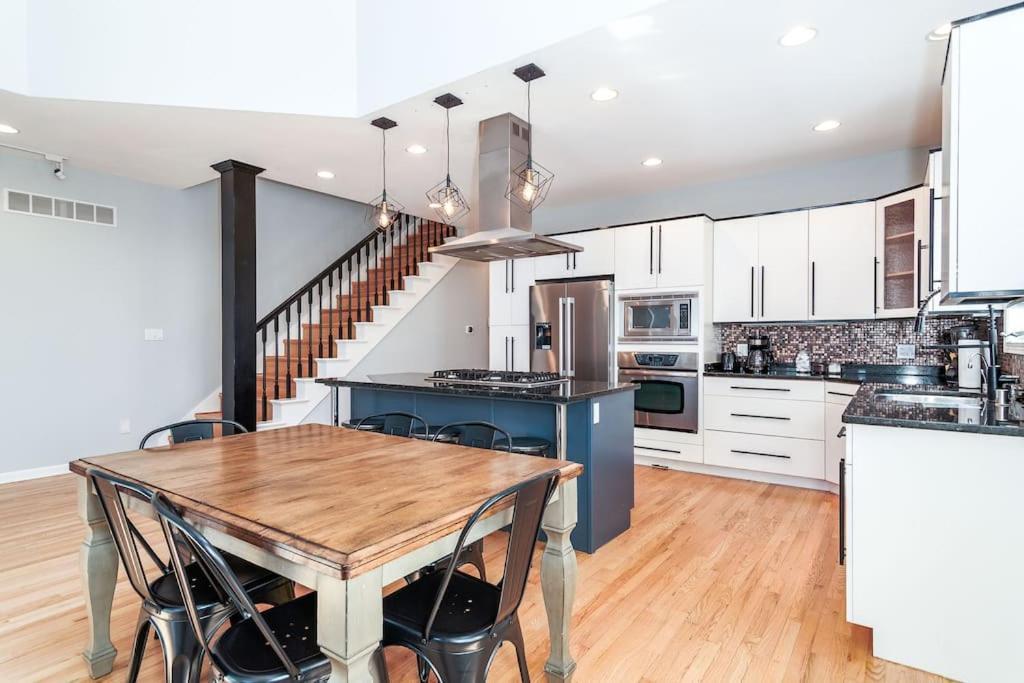 Eclectic Stylish And Cozy Milwaukee Unit Villa ภายนอก รูปภาพ