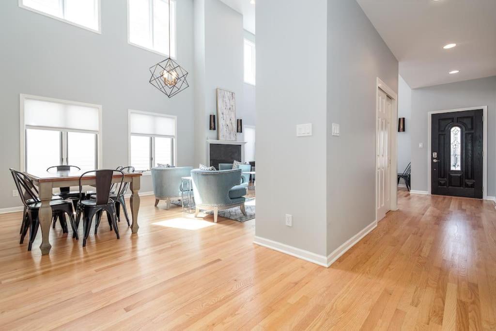 Eclectic Stylish And Cozy Milwaukee Unit Villa ภายนอก รูปภาพ
