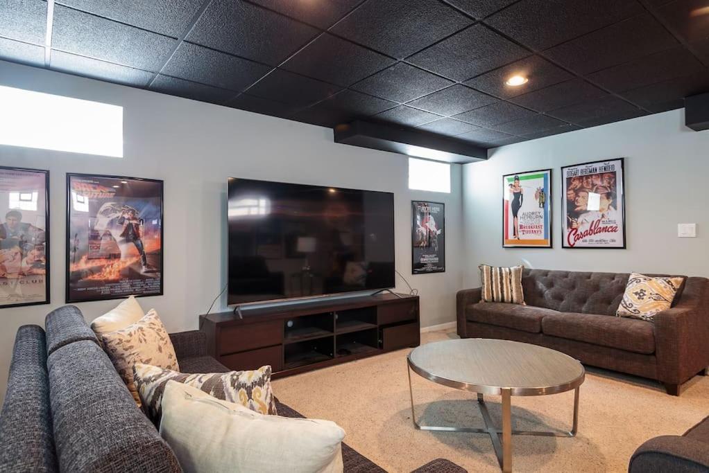 Eclectic Stylish And Cozy Milwaukee Unit Villa ภายนอก รูปภาพ