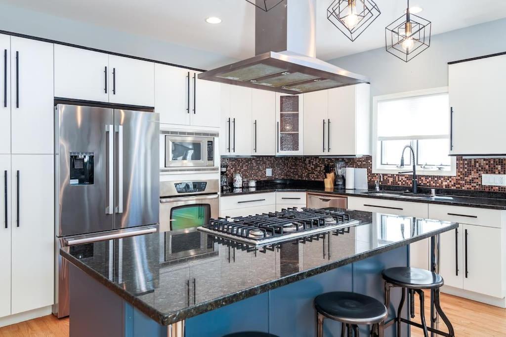 Eclectic Stylish And Cozy Milwaukee Unit Villa ภายนอก รูปภาพ