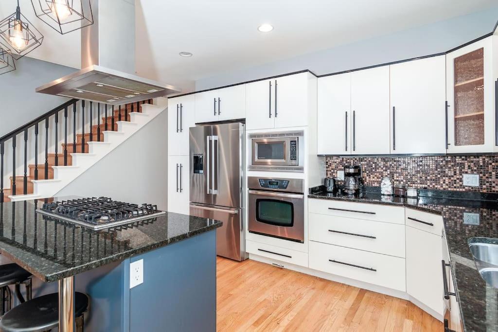 Eclectic Stylish And Cozy Milwaukee Unit Villa ภายนอก รูปภาพ